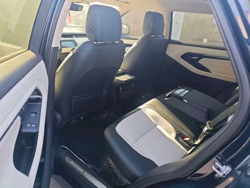 2022 LAND ROVER thumbnail 4