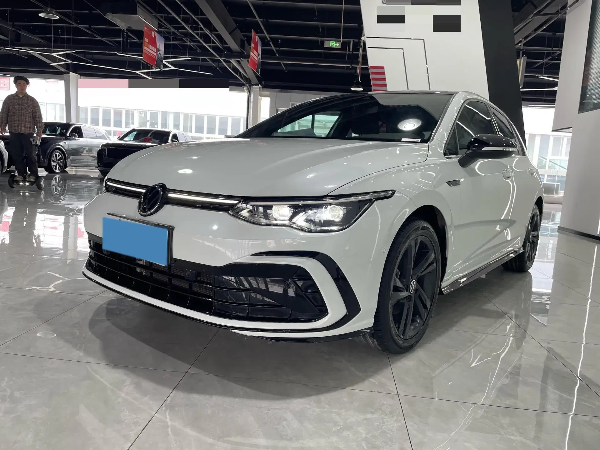 2021 VOLKSWAGEN GOLF view 1