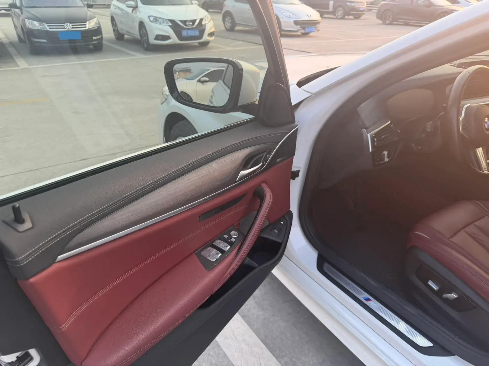 2021 BMW 5 thumbnail 3