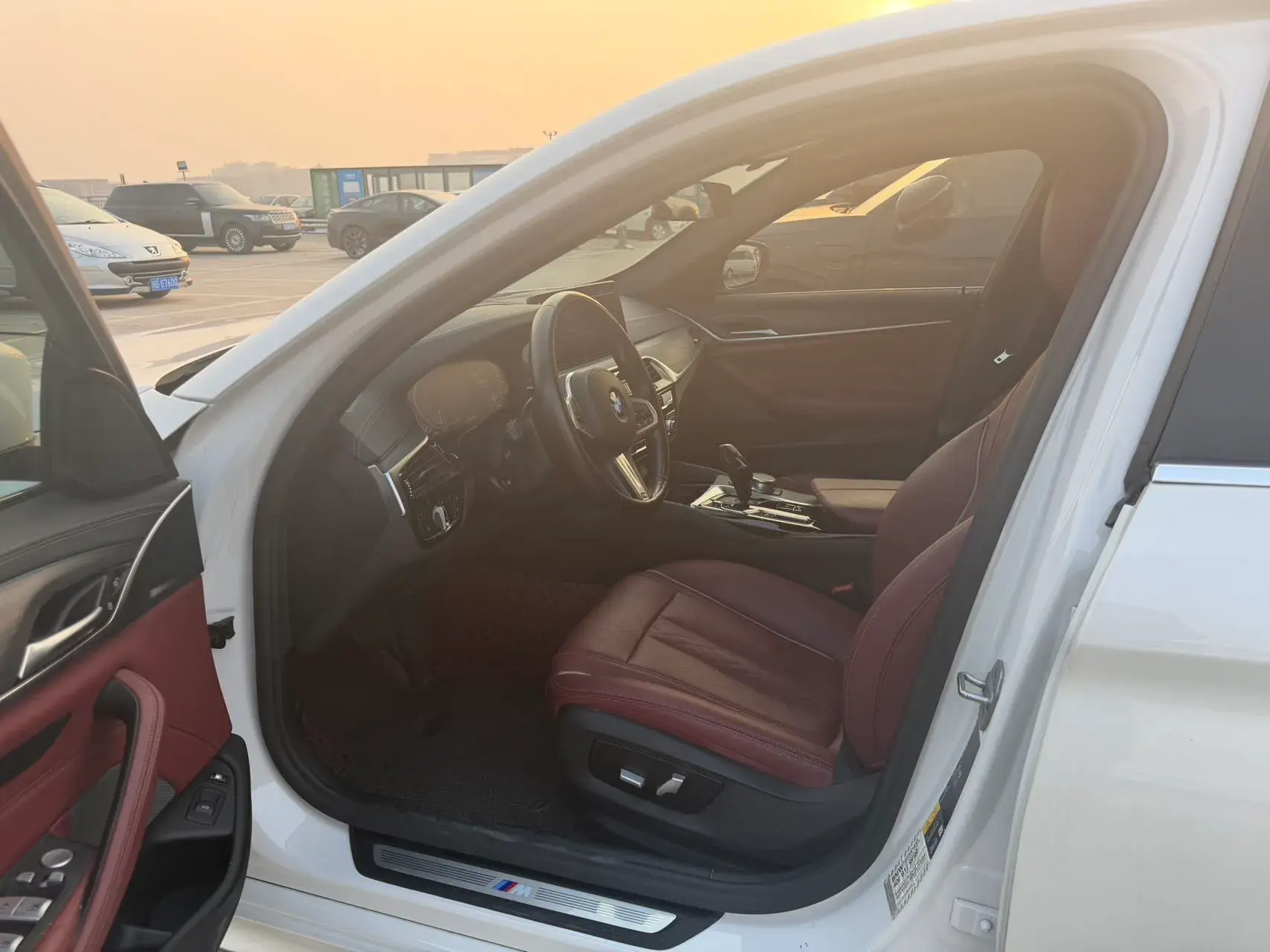 2021 BMW 5 thumbnail 4