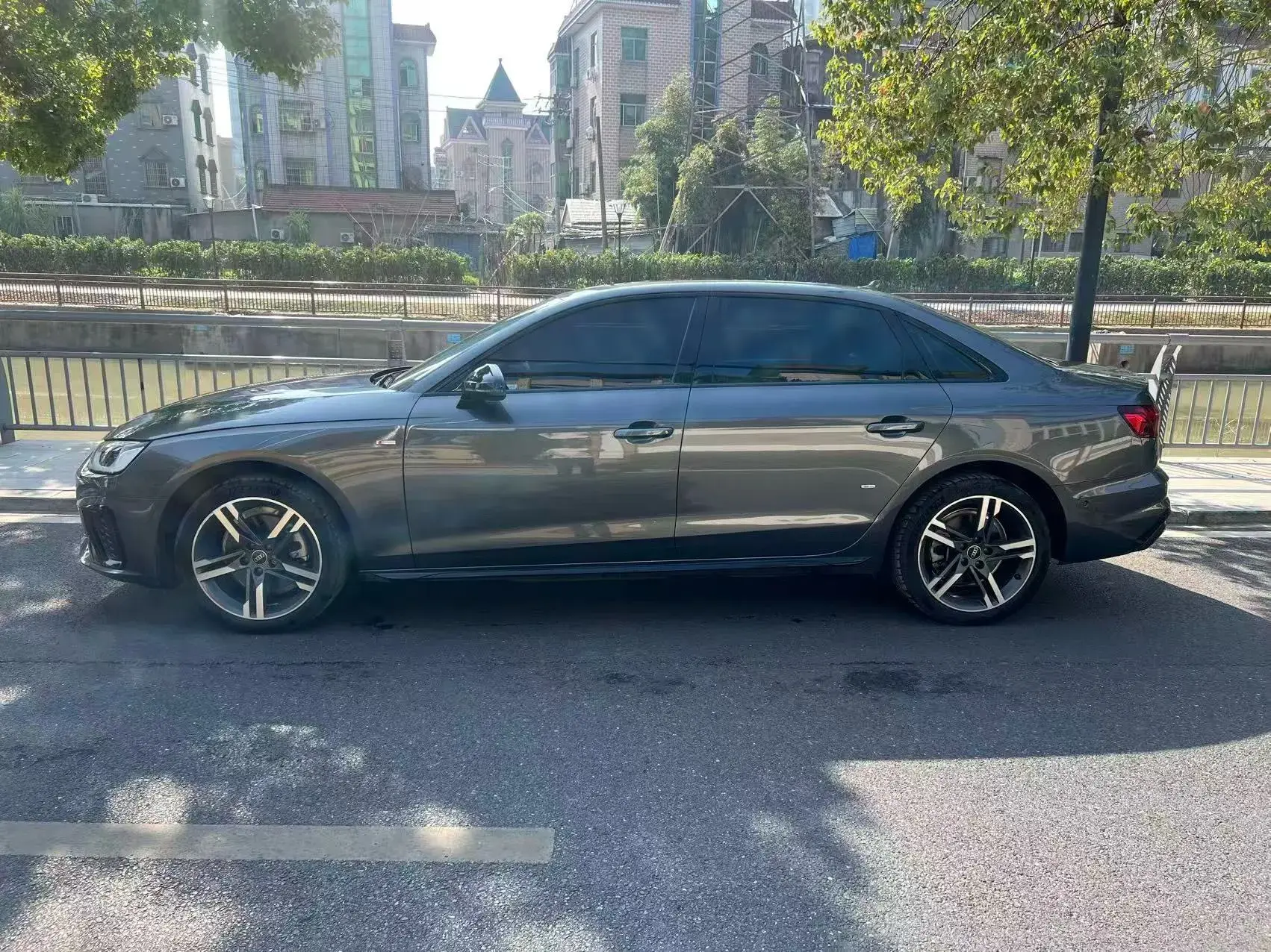 2022 AUDI A4L thumbnail 4