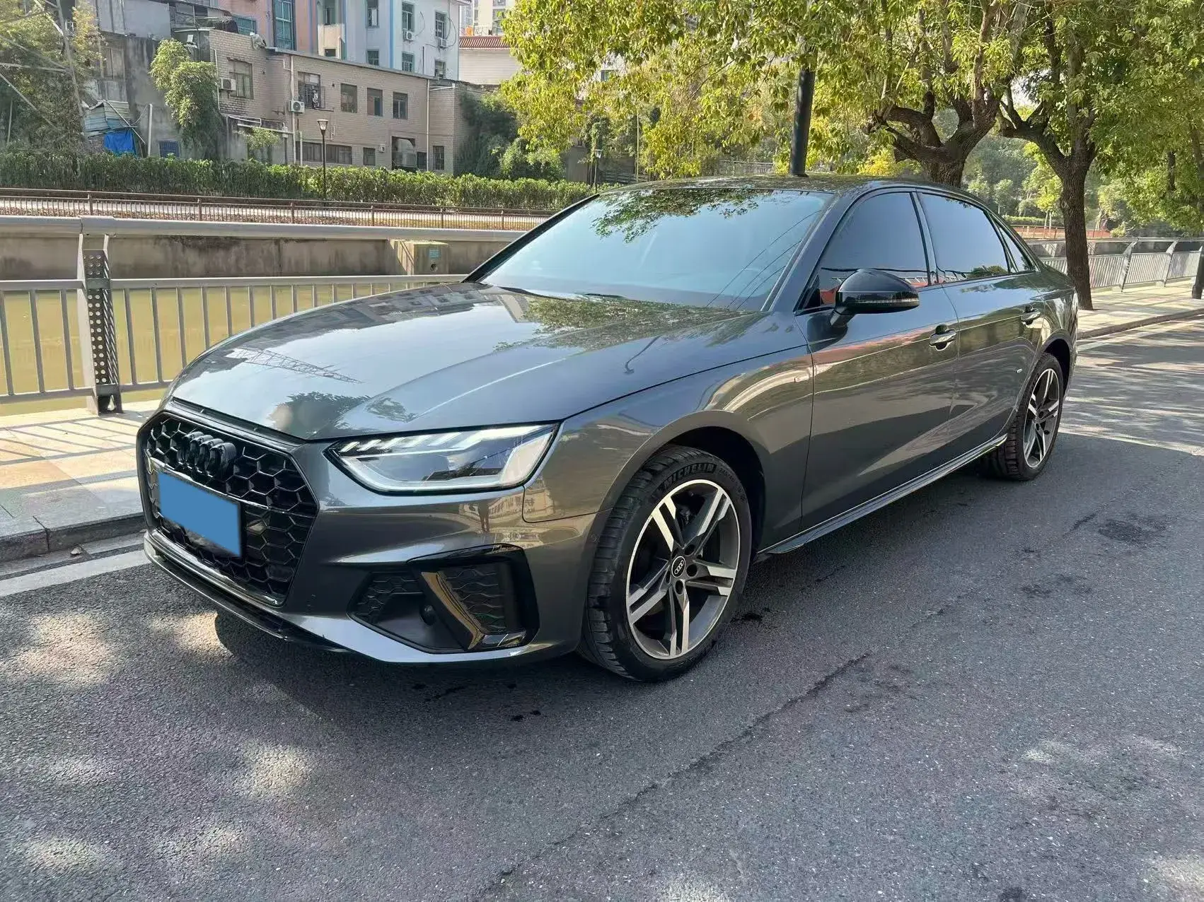 2022 AUDI A4L view 1