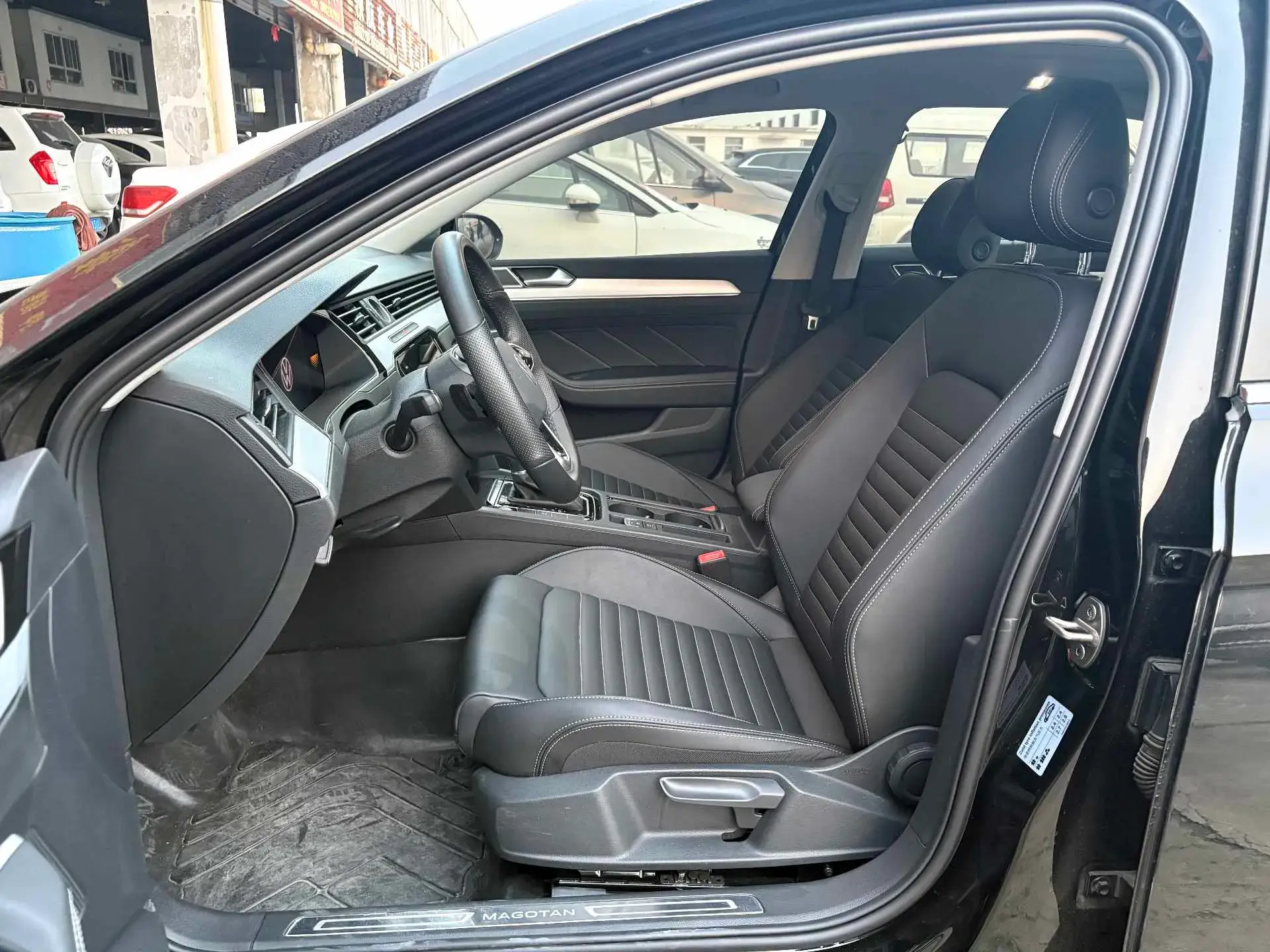 2025 VOLKSWAGEN MAGOTAN thumbnail 4