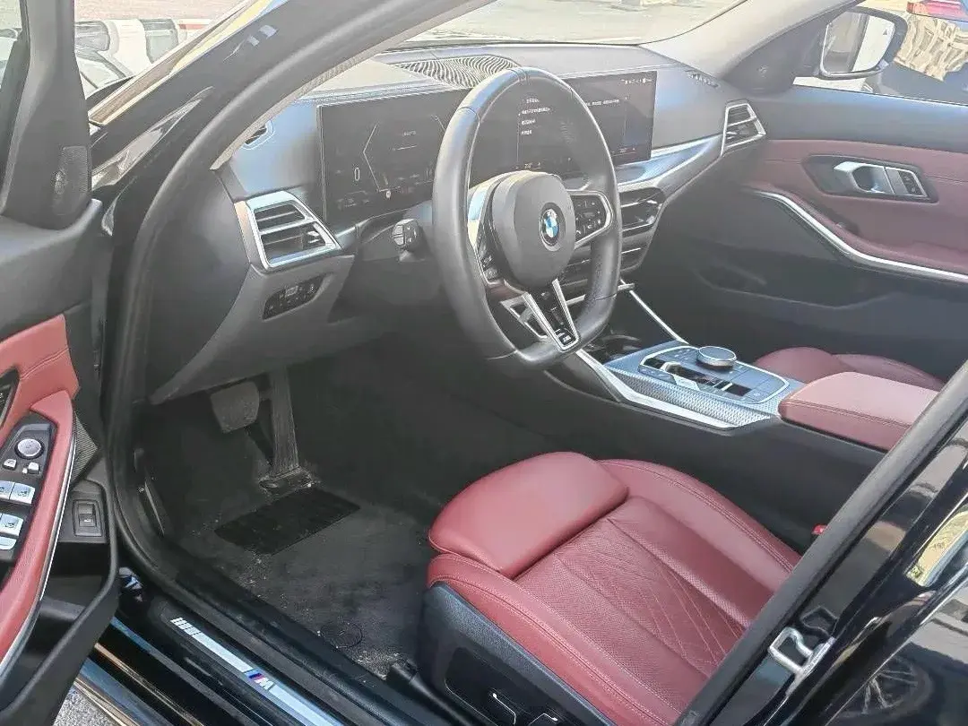 2025 BMW 3 thumbnail 3