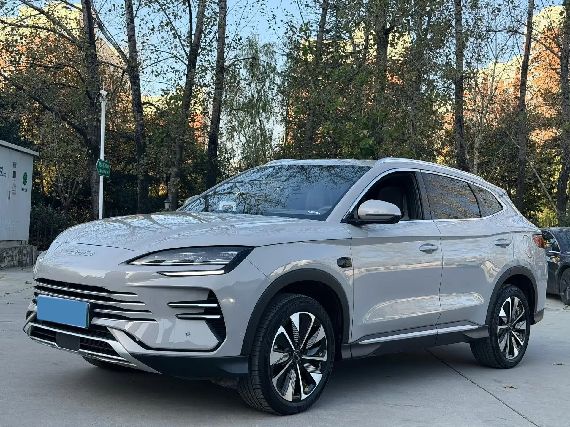 2025 BYD SONG view 1