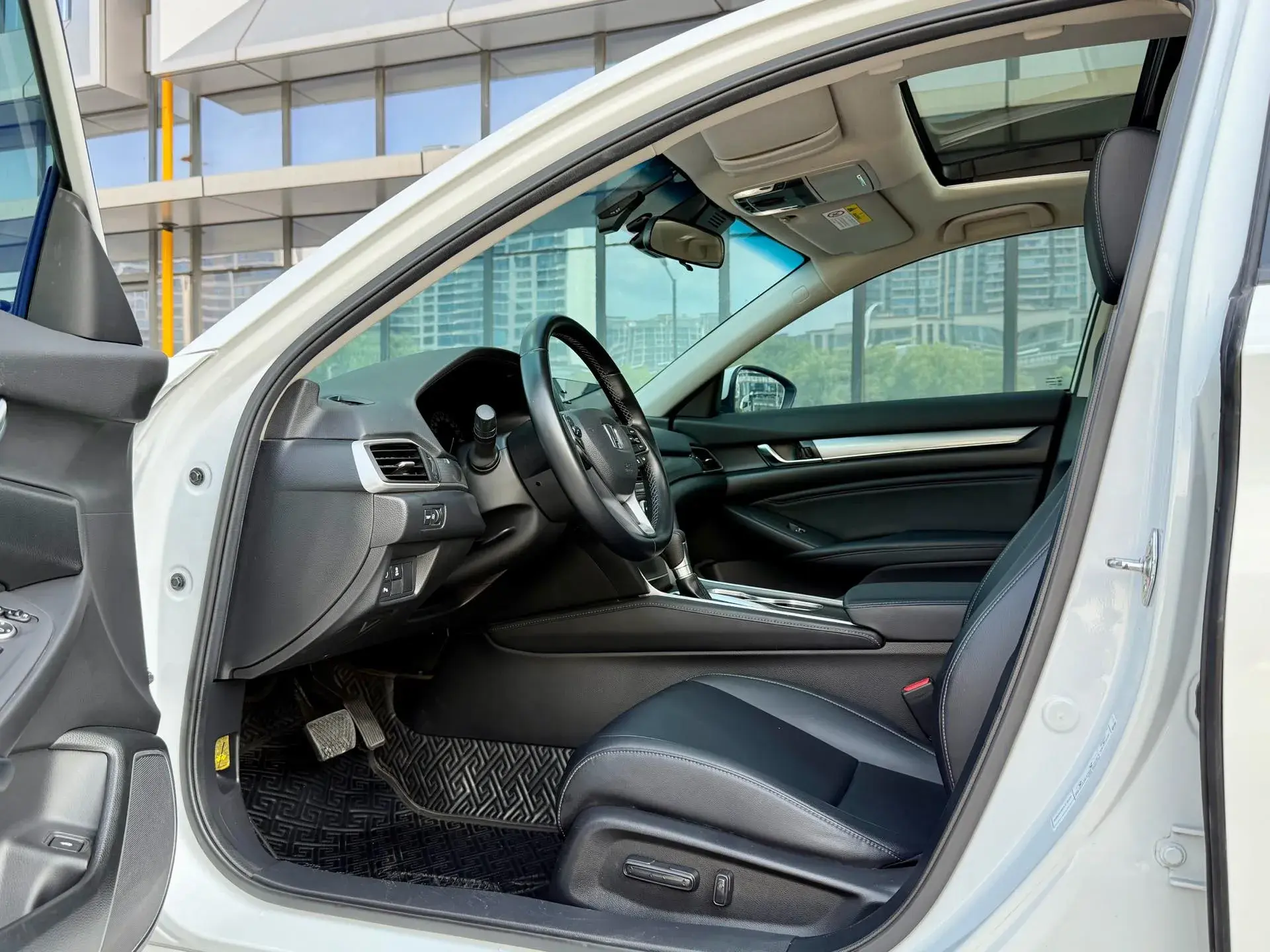 2018 HONDA ACCORD thumbnail 4