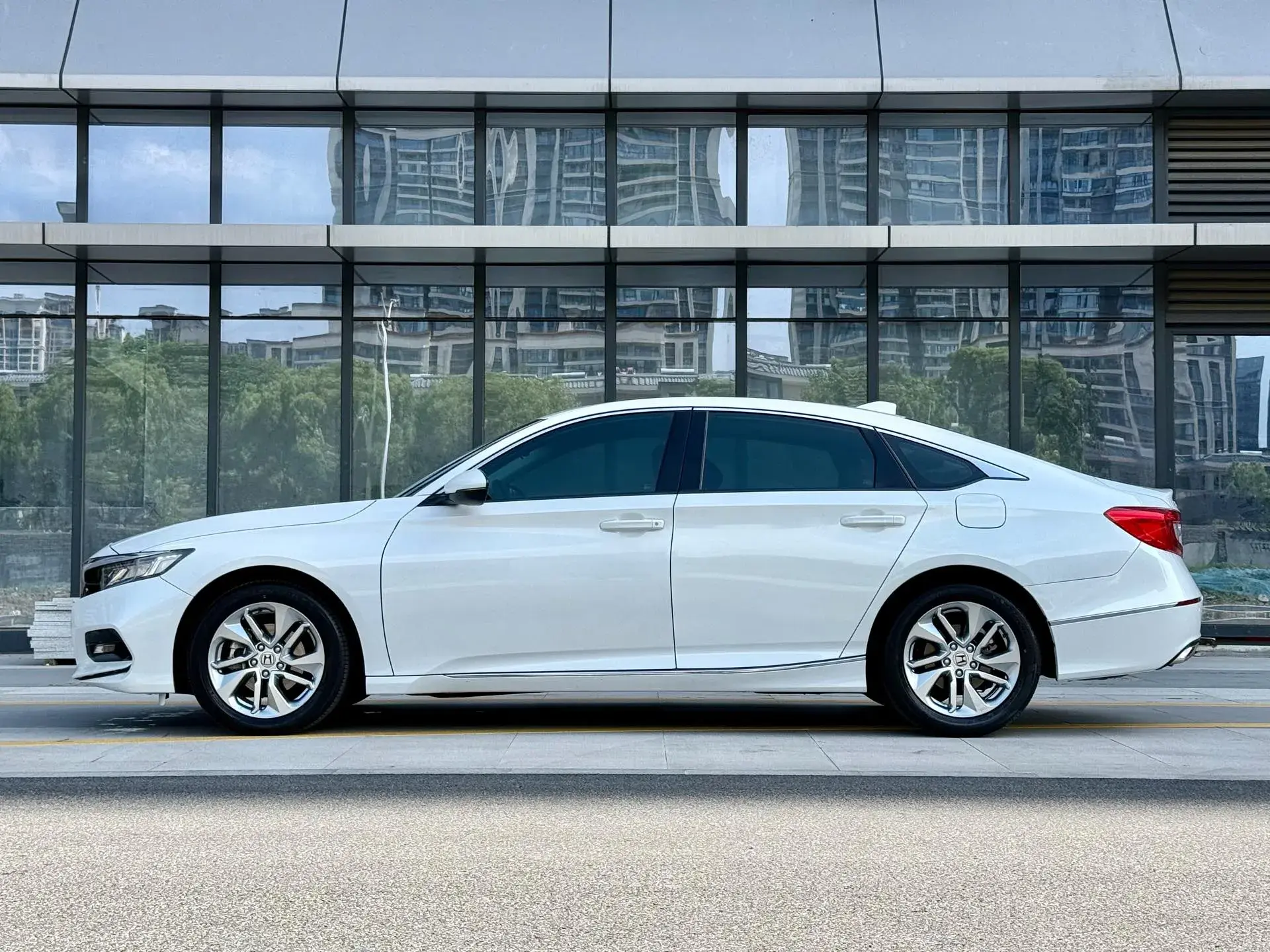 2018 HONDA ACCORD thumbnail 2