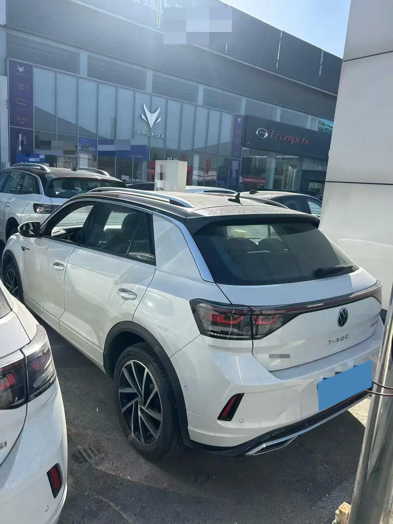 2024 VOLKSWAGEN T-ROC thumbnail 2