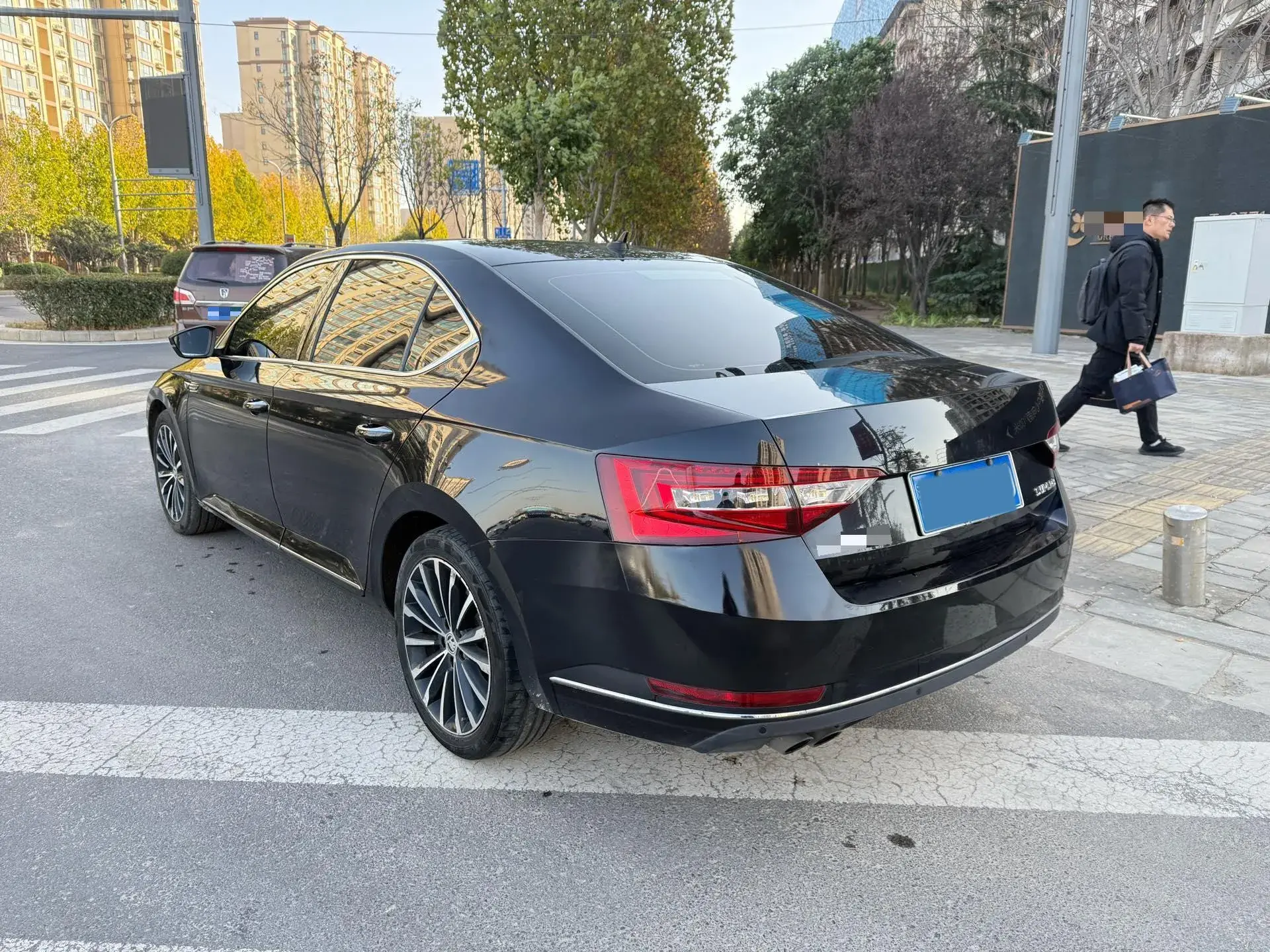 2018 SKODA SUPERB thumbnail 4