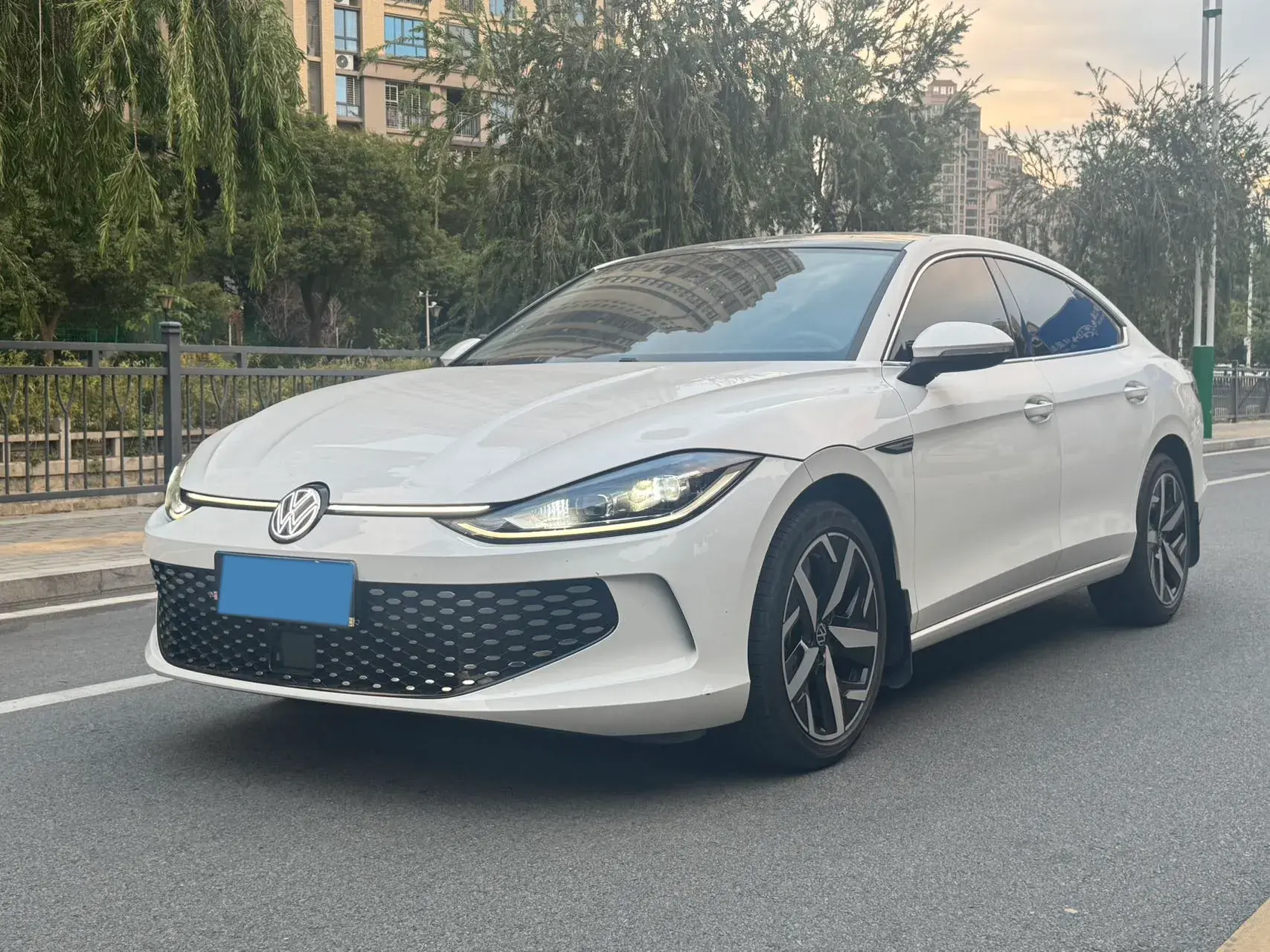 2022 VOLKSWAGEN LAMANDO view 1