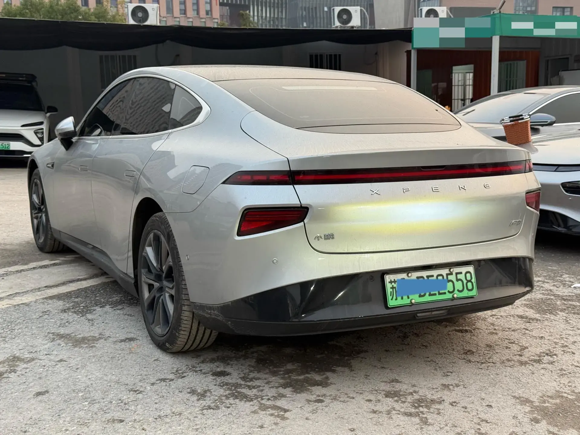 2022 XPENG P7 thumbnail 4