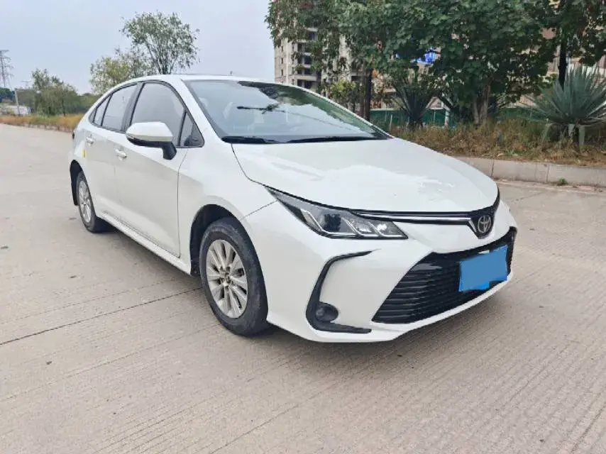 2019 TOYOTA COROLLA thumbnail 2