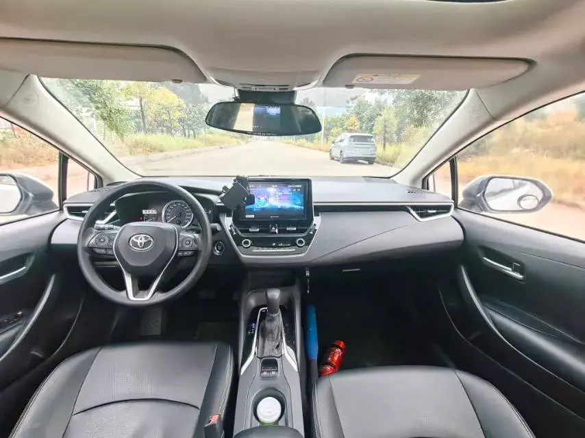 2019 TOYOTA COROLLA thumbnail 4