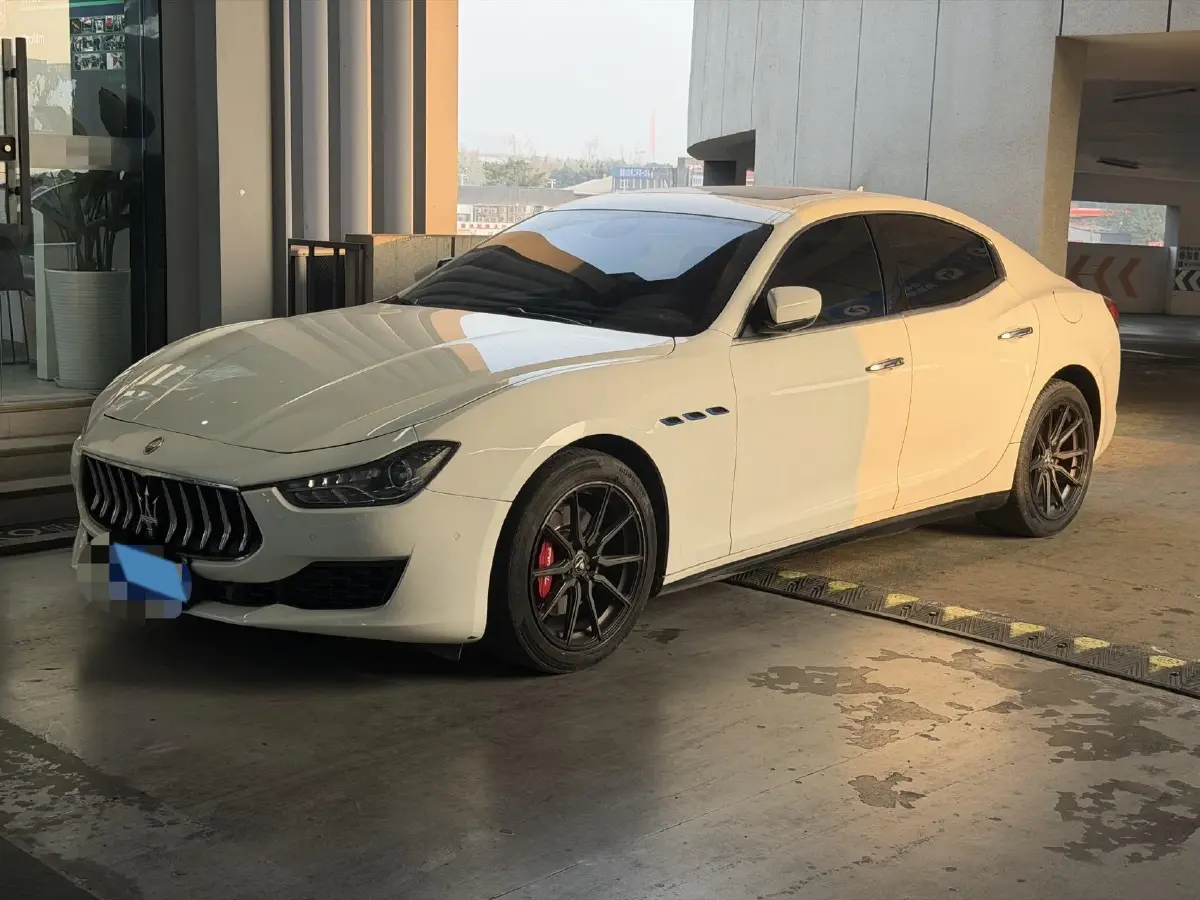 2021 Maserati Ghibli 2.0T 330HP L4 8AT