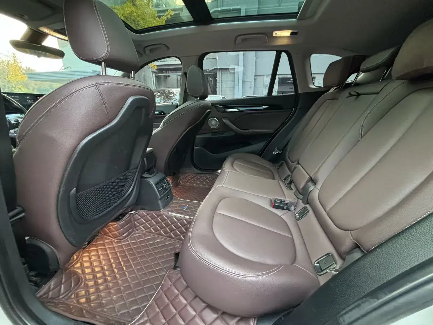 2022 BMW X1 thumbnail 4