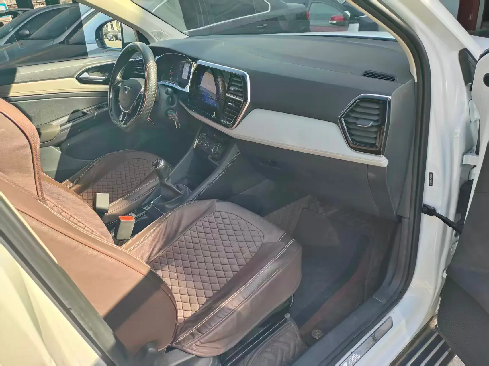 2023 JETTA VS5 thumbnail 4