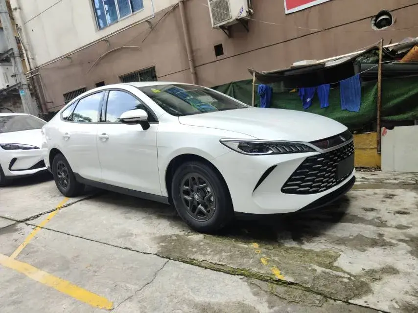 2025 BYD QIN thumbnail 2