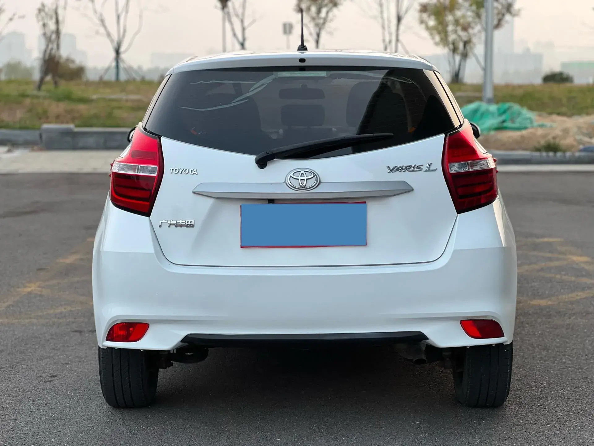 2017 TOYOTA YARIS thumbnail 4