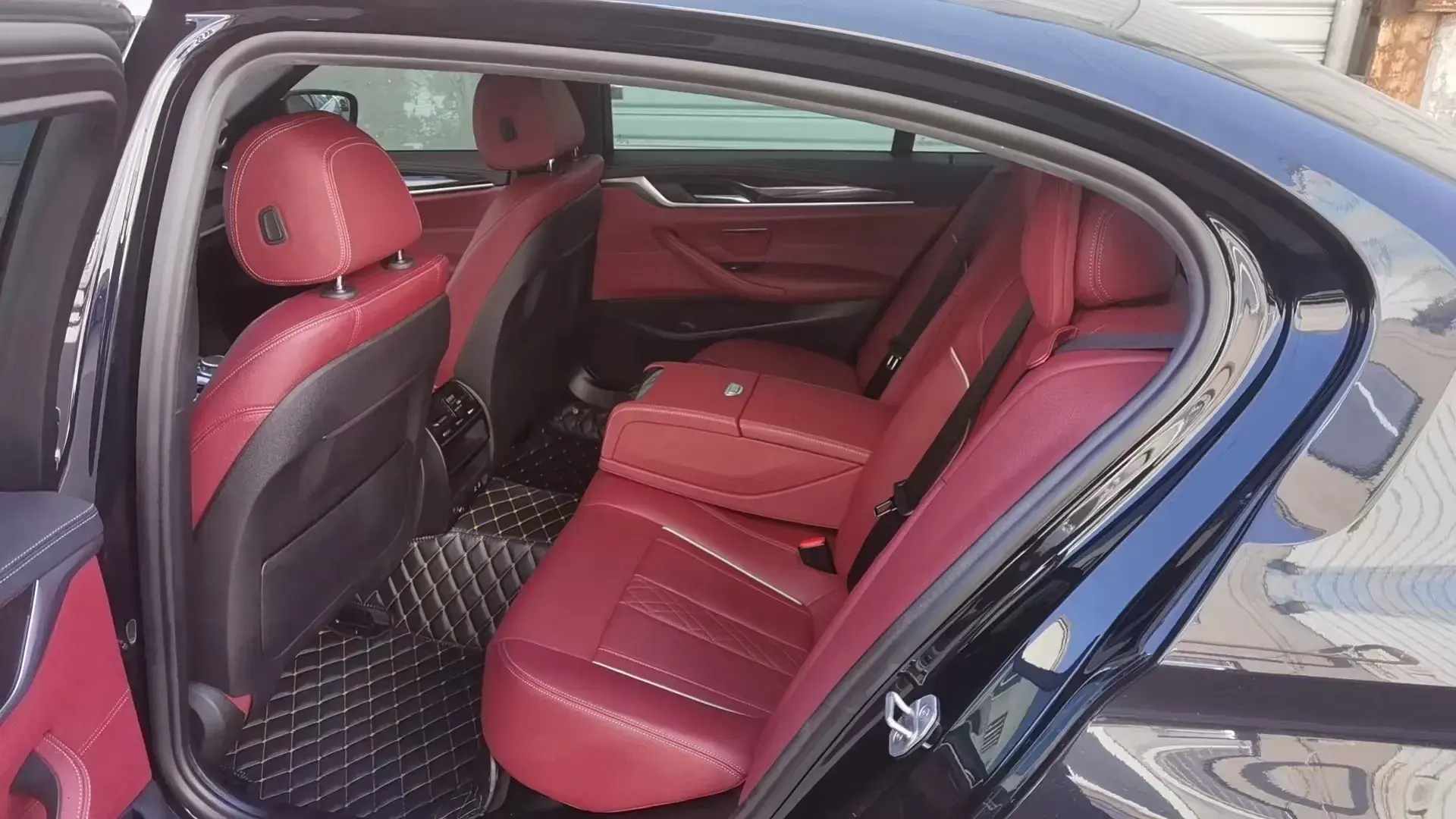 2021 BMW 5 thumbnail 3