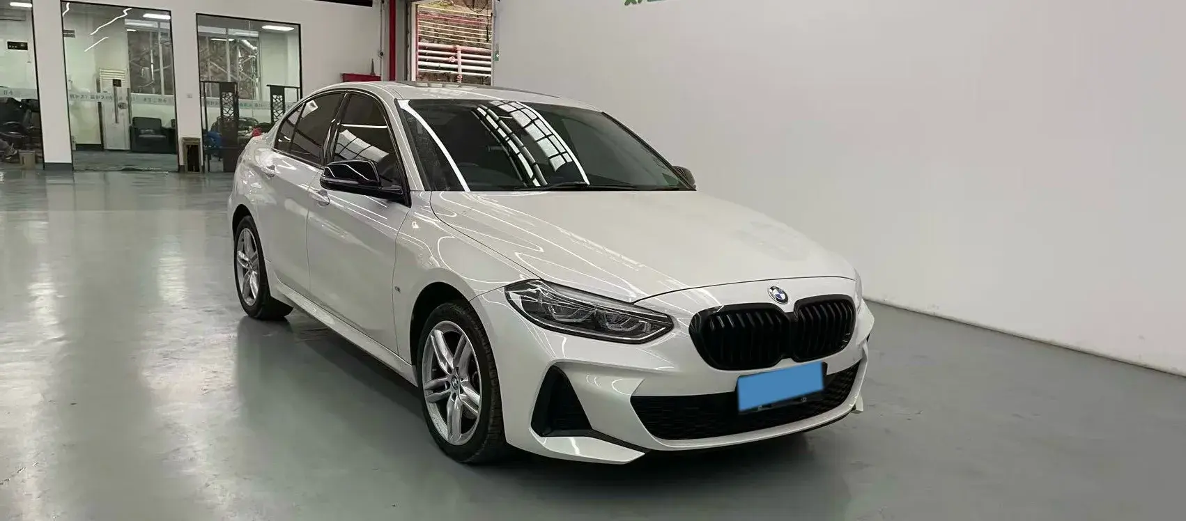 2021 BMW 1 thumbnail 3