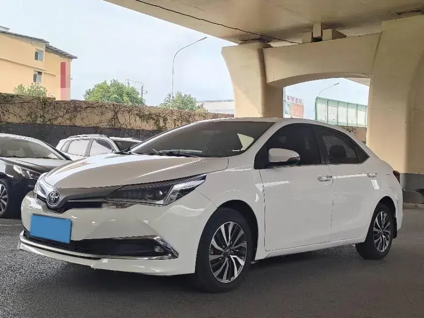2018 TOYOTA COROLLA view 1