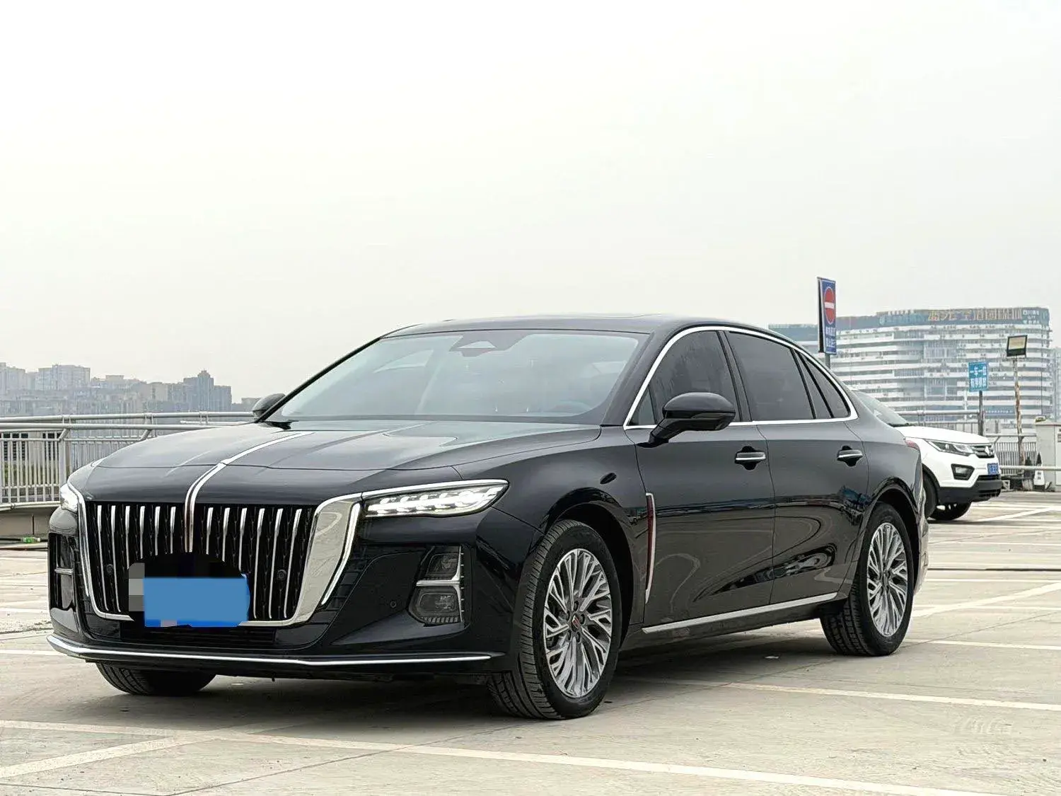 2023 HONGQI H5 view 1