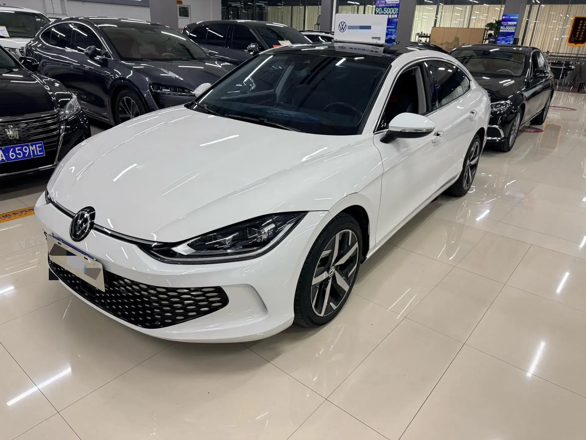 2022 VOLKSWAGEN LAMANDO view 1