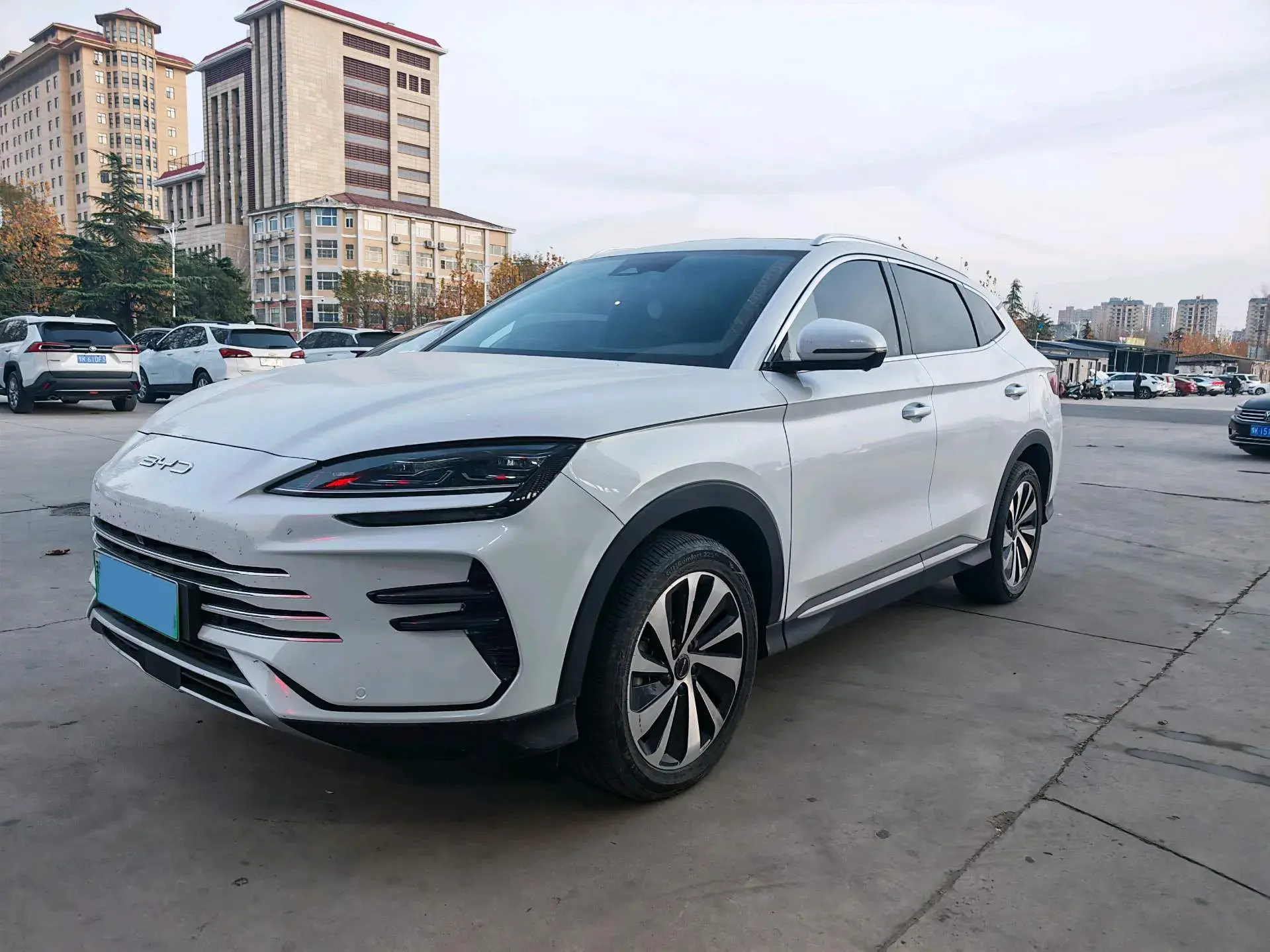 2023 BYD SONG view 1