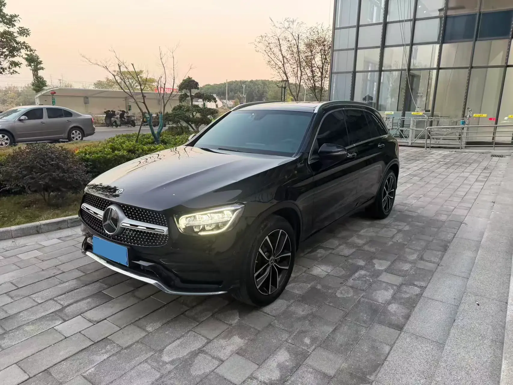 2021 MERCEDES-BENZ GLC view 1