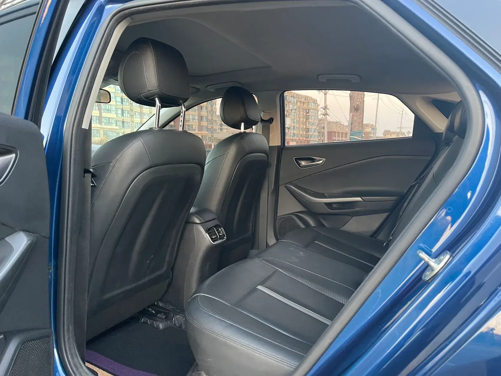 2019 HYUNDAI LA thumbnail 4