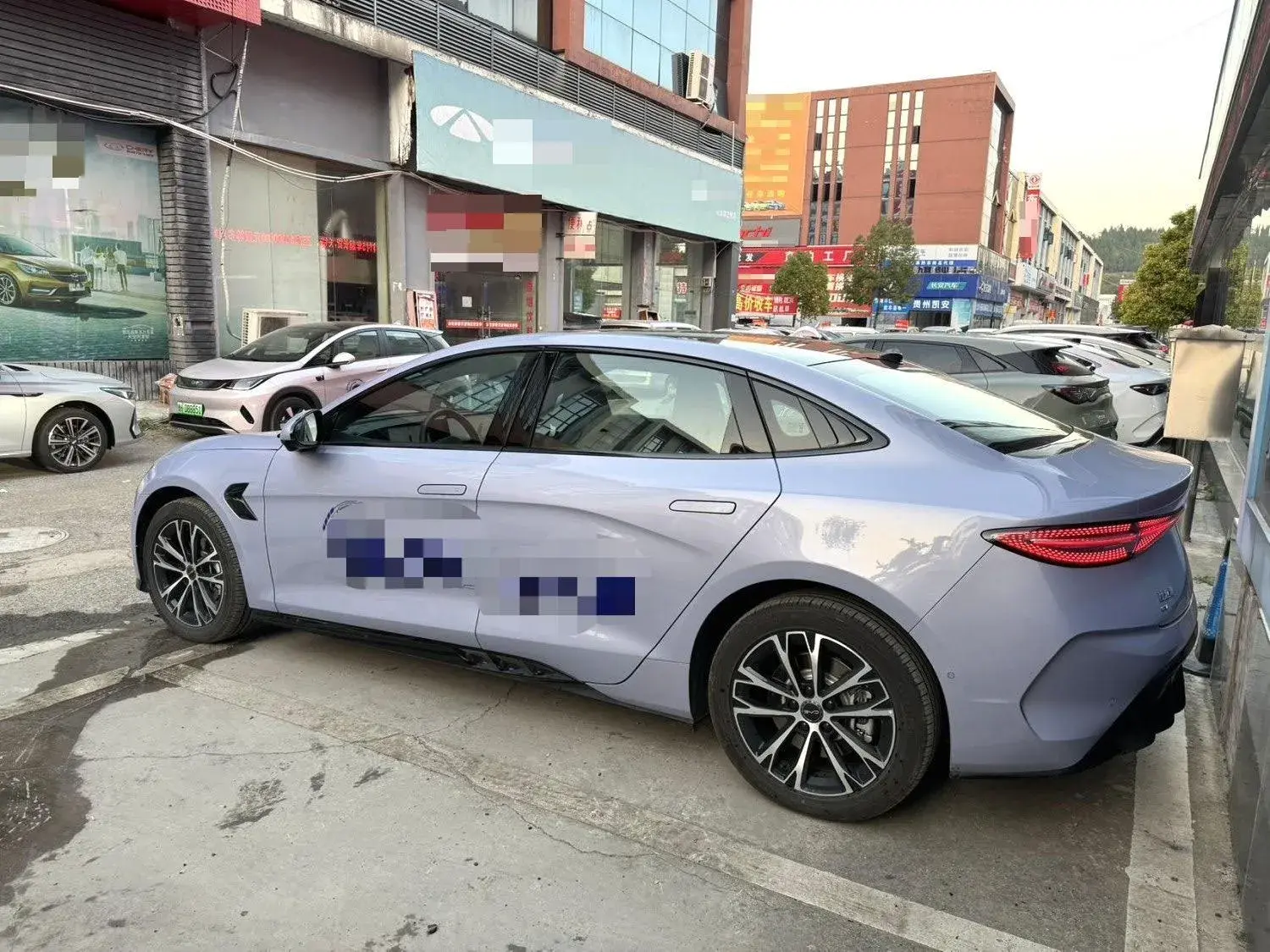 2025 BYD SEAL thumbnail 3