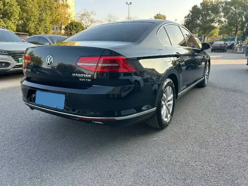 2018 VOLKSWAGEN MAGOTAN thumbnail 4