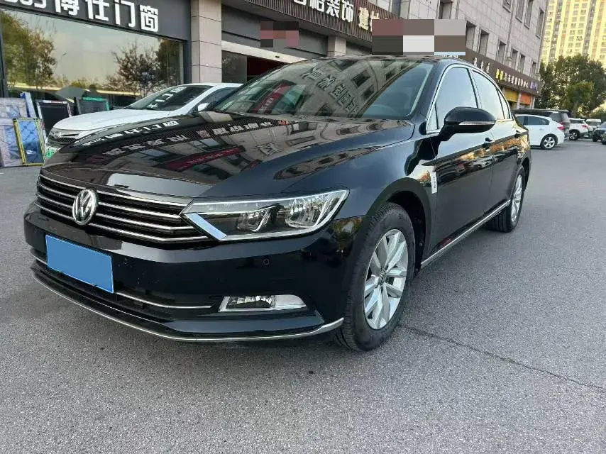 2018 VOLKSWAGEN MAGOTAN view 1