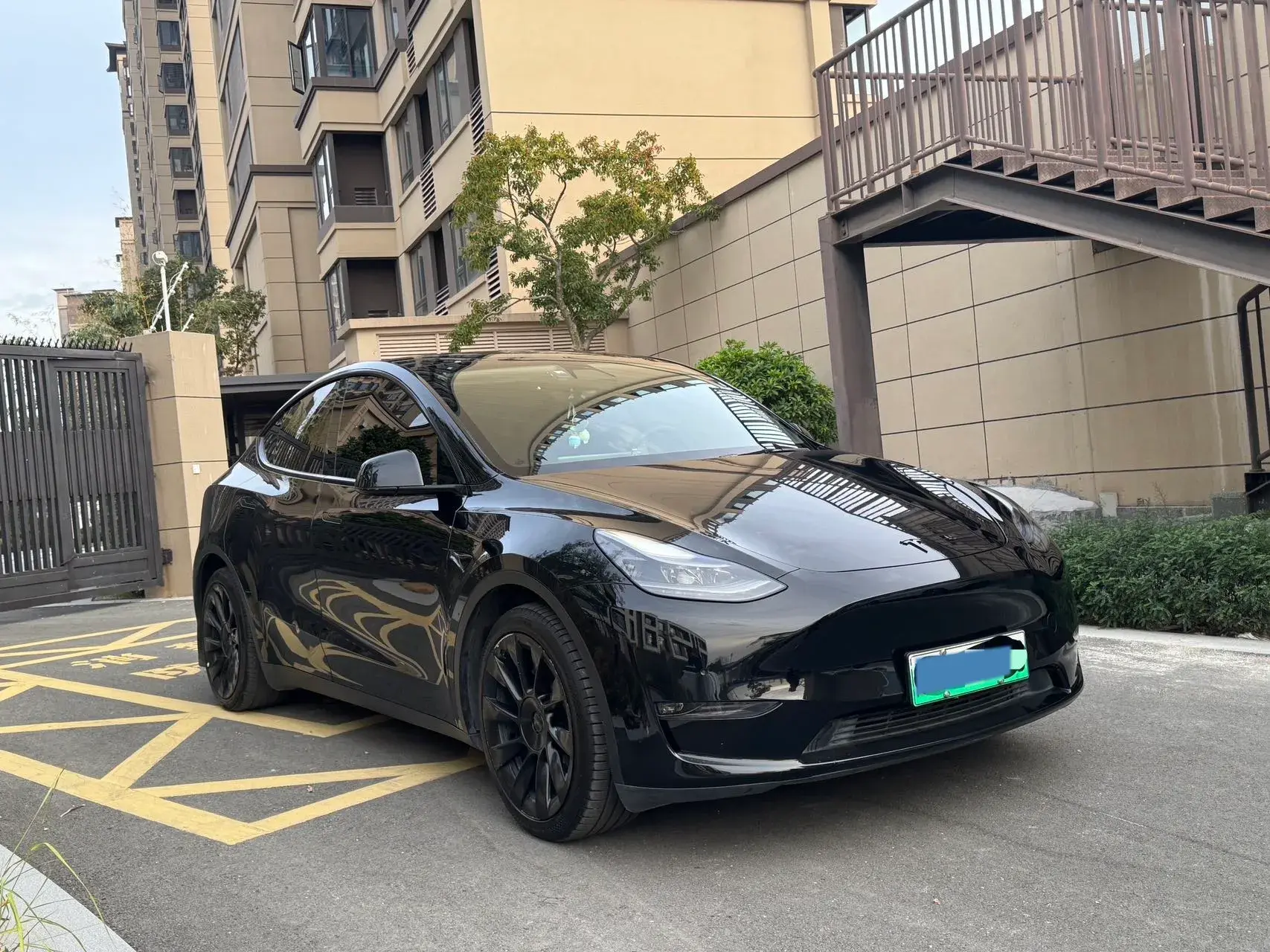 2021 TESLA MODEL thumbnail 3