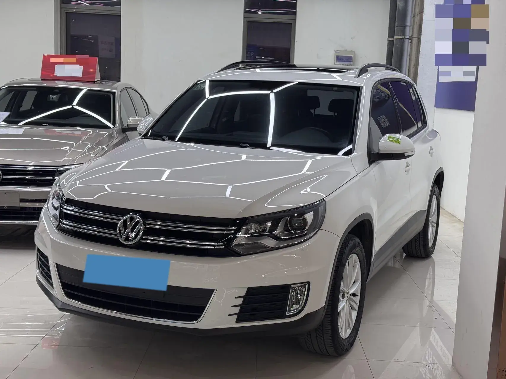 2016 VOLKSWAGEN TIGUAN view 1