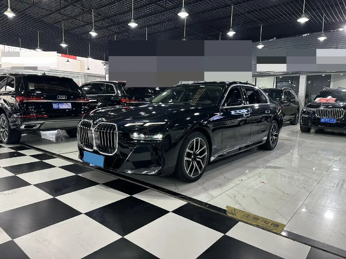 2023 BMW 7 Series 3.0T 272HP L6 8AT