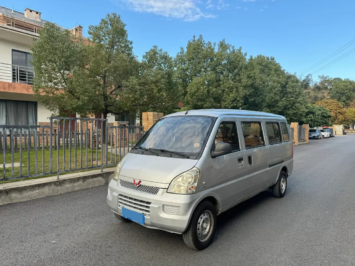 2017 WuLing RongGuang 1.2L 82HP L4 5MT
