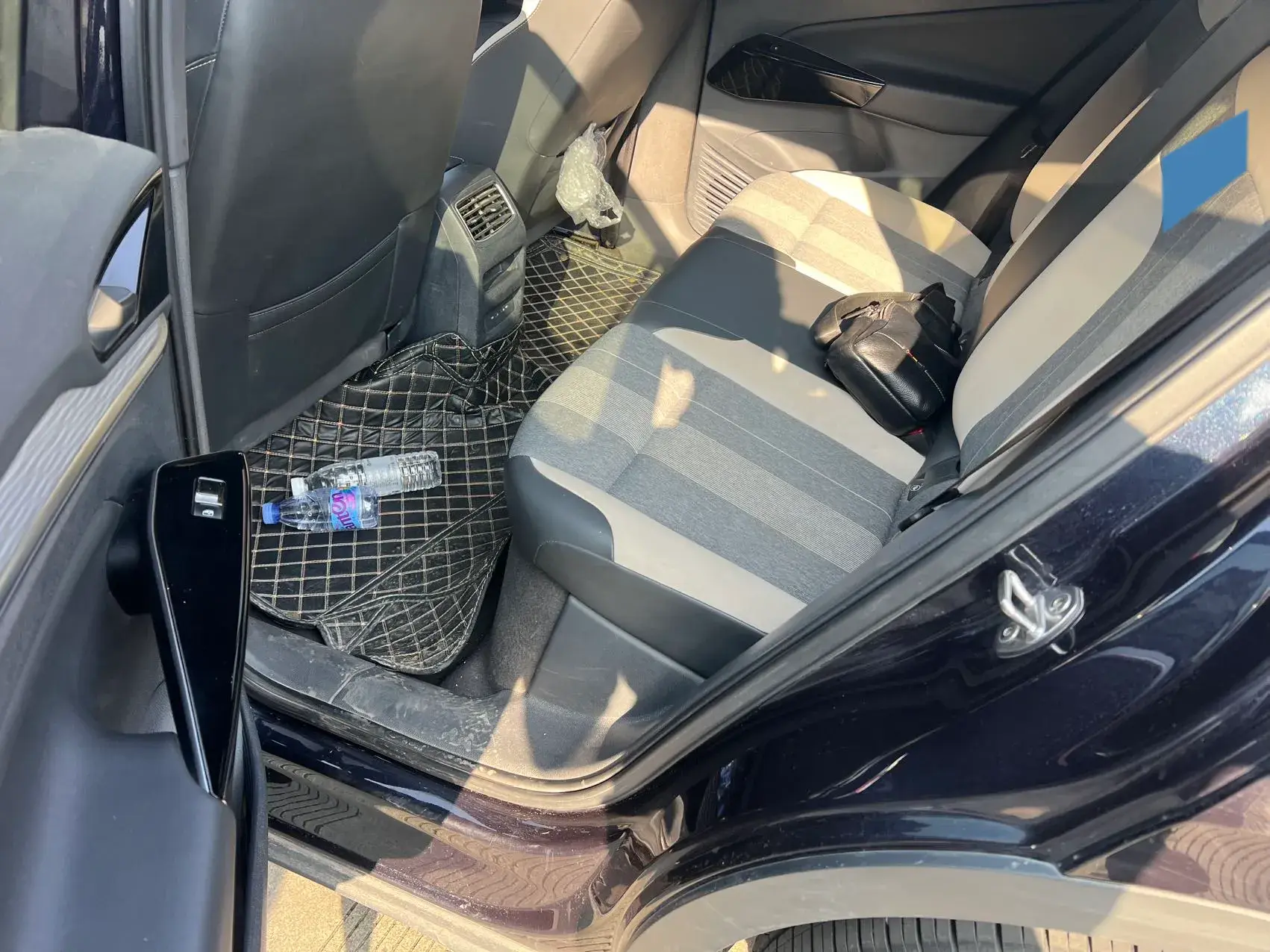 2024 VOLKSWAGEN ID.4 thumbnail 4