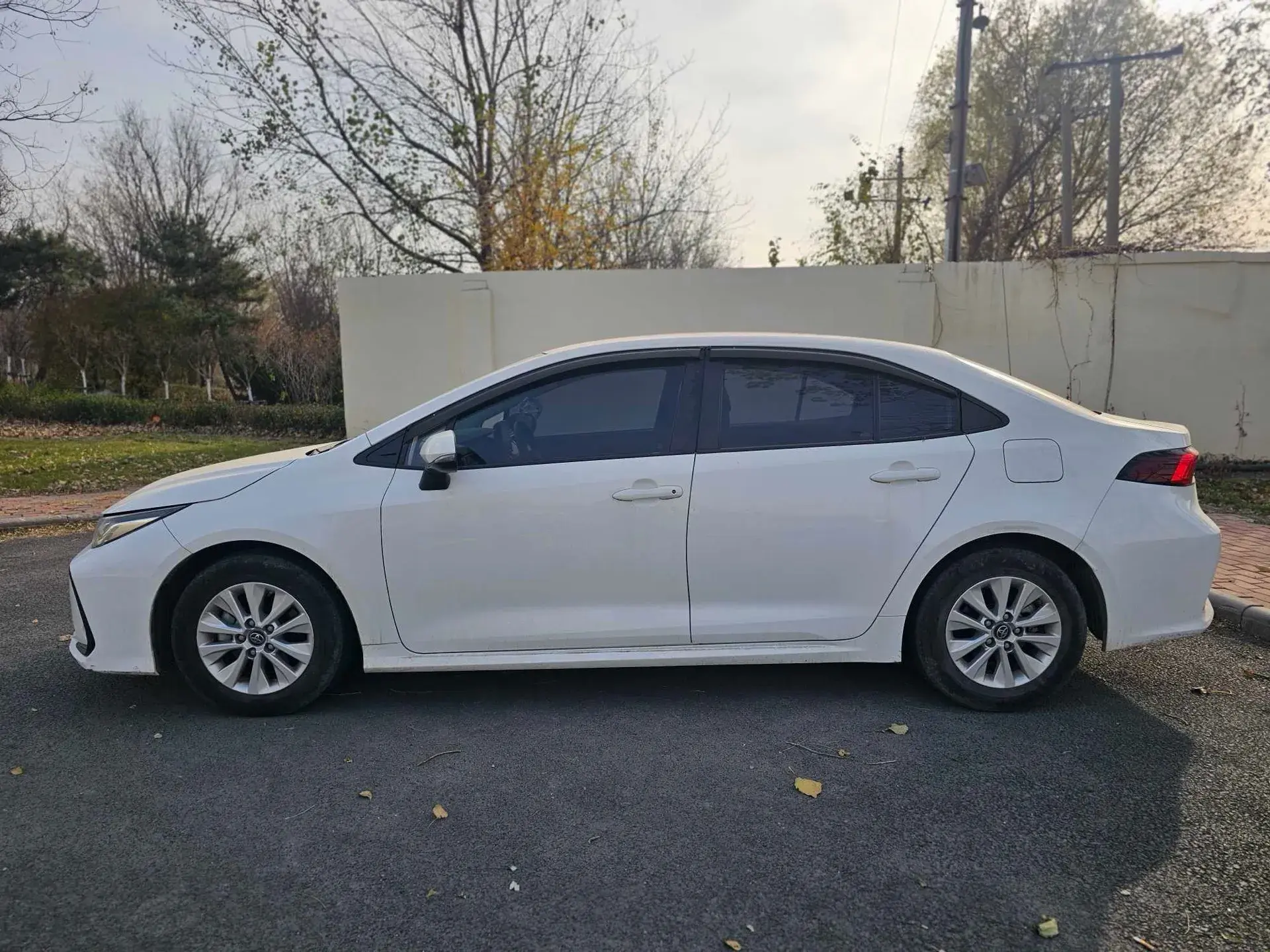 2021 TOYOTA COROLLA thumbnail 3