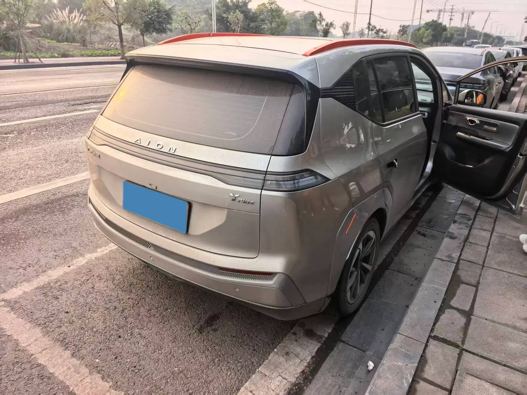 2024 AION Y thumbnail 3