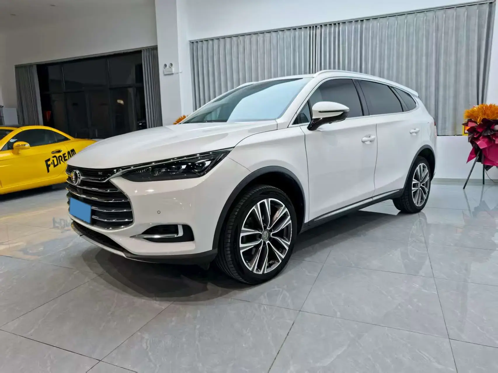 2018 BYD TANG view 1