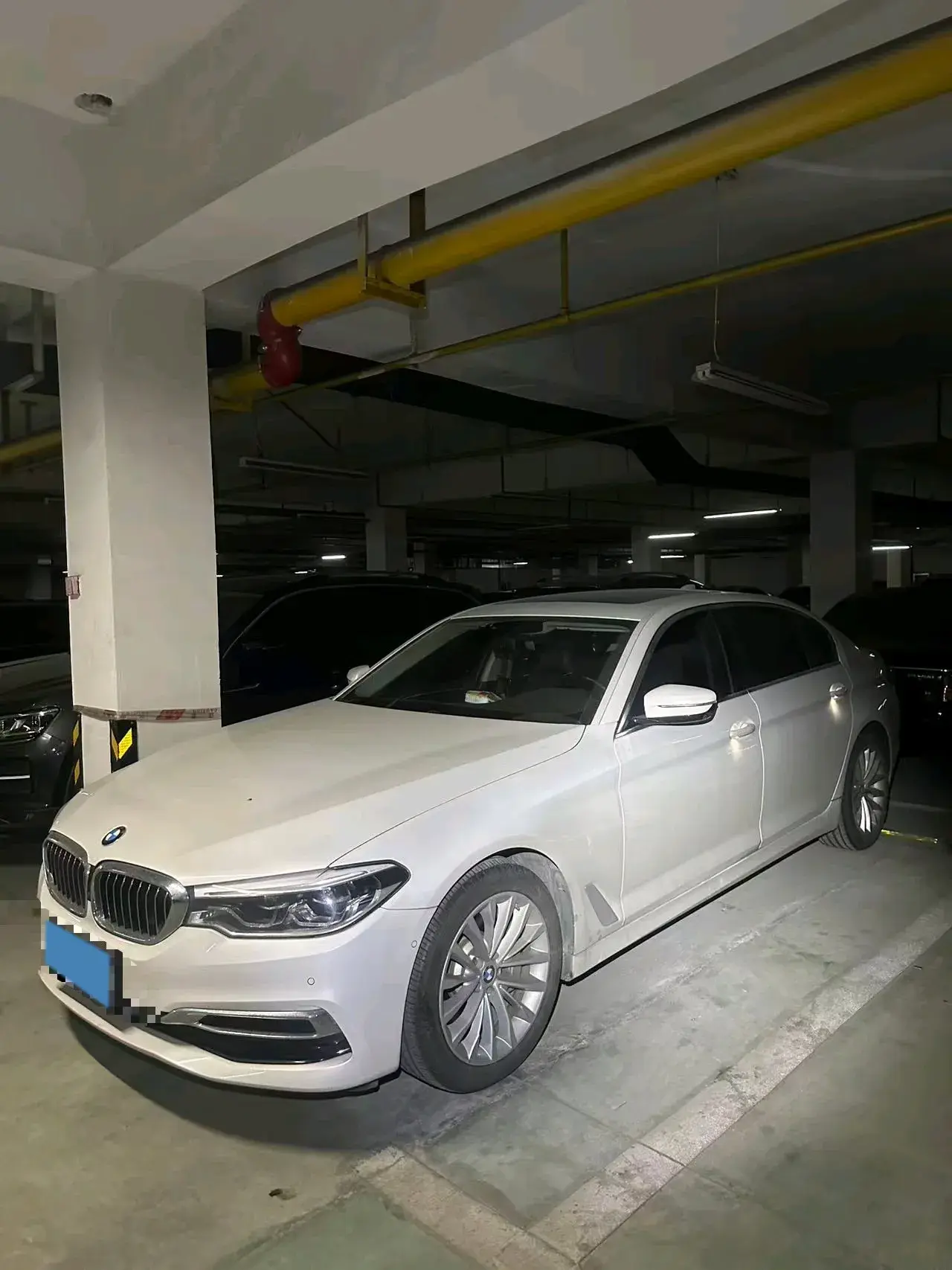 2020 BMW 5 view 1