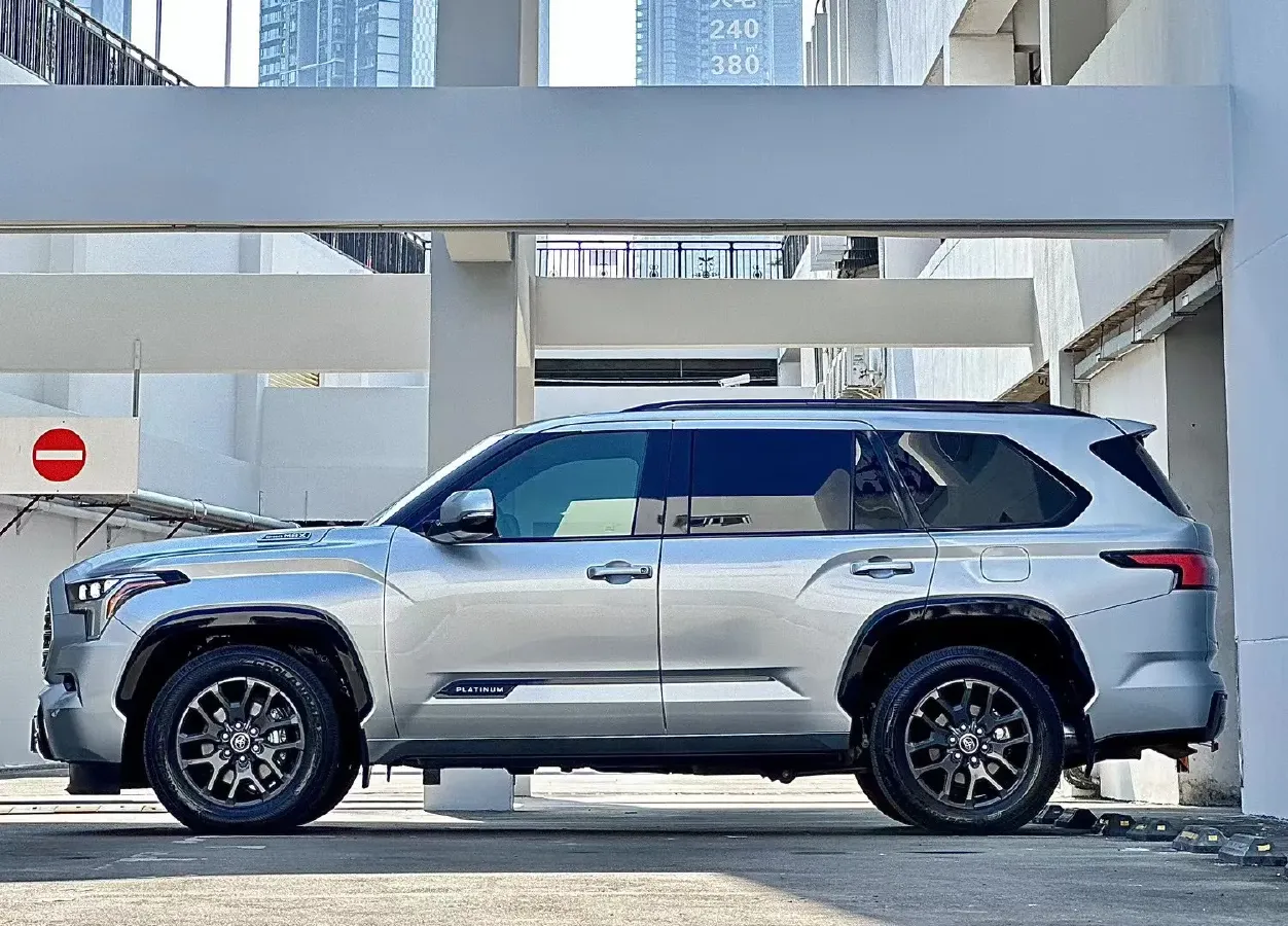 2023 HongQi H5 1.8T 197HP L4 8AT,autocango,china used car exporter,china ev exporter,chinese used car exporter,chinese used ev exporter