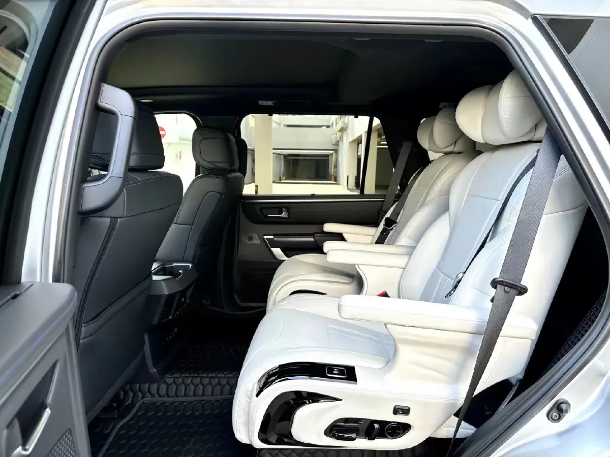 2023 HongQi H5 1.8T 197HP L4 8AT,autocango,china used car exporter,china ev exporter,chinese used car exporter,chinese used ev exporter