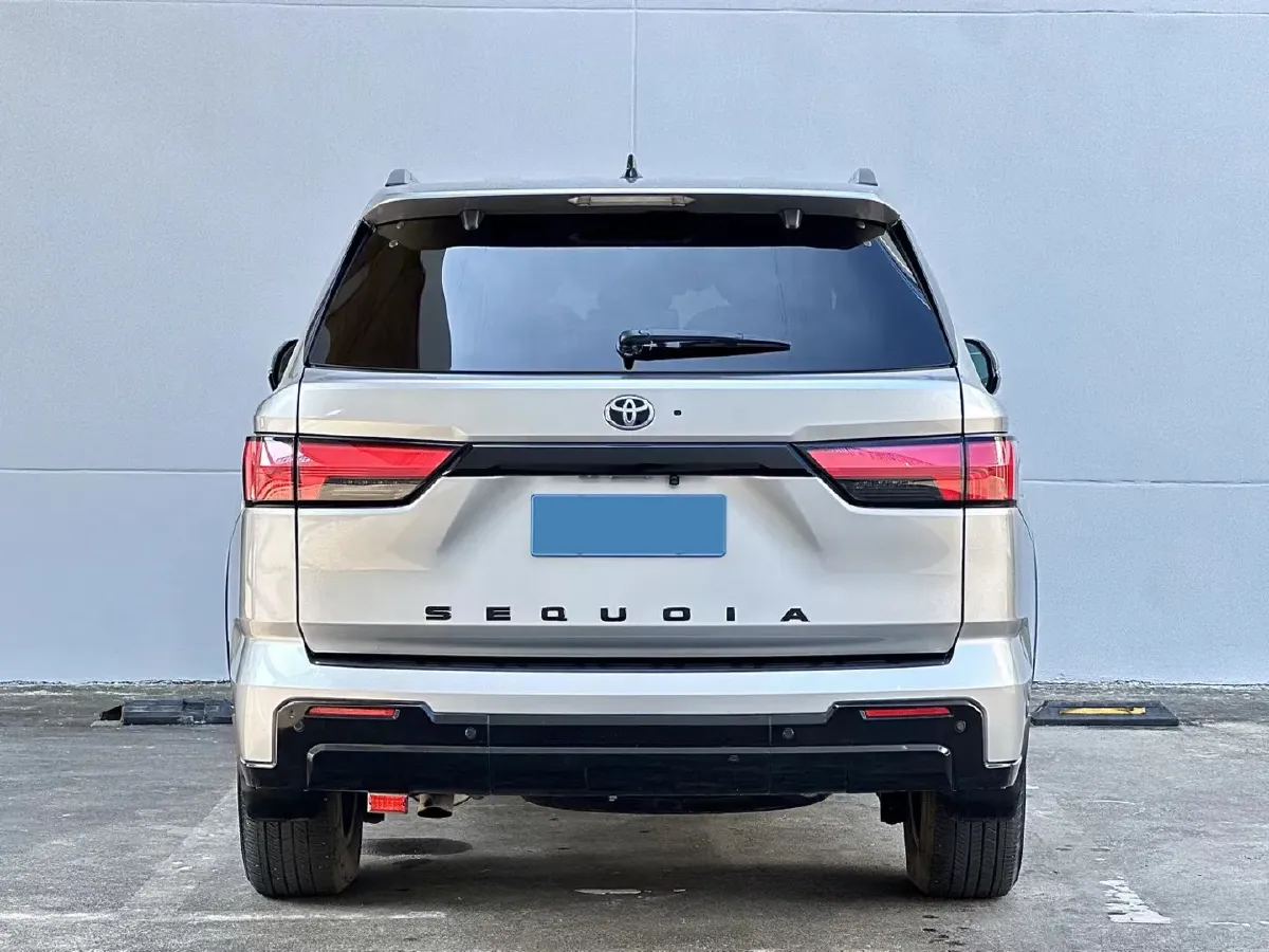 2023 HongQi H5 1.8T 197HP L4 8AT,autocango,china used car exporter,china ev exporter,chinese used car exporter,chinese used ev exporter