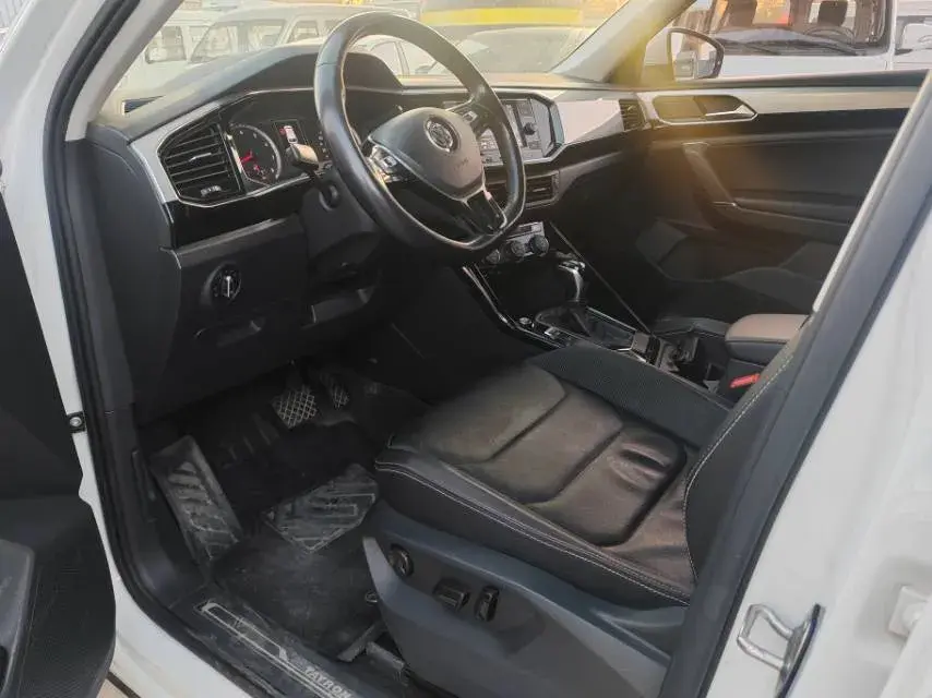 2019 VOLKSWAGEN TAYRON thumbnail 2