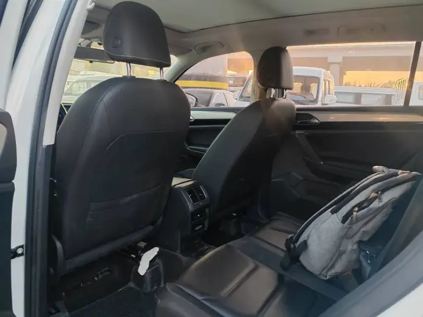 2019 VOLKSWAGEN TAYRON thumbnail 4