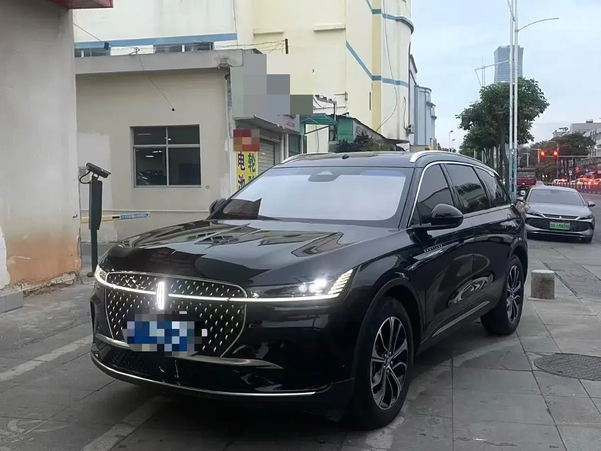 2023 LINCOLN NAUTILUS view 1