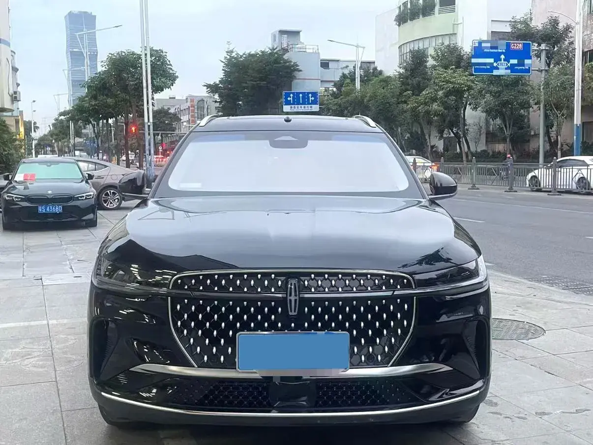 2023 LINCOLN NAUTILUS thumbnail 2