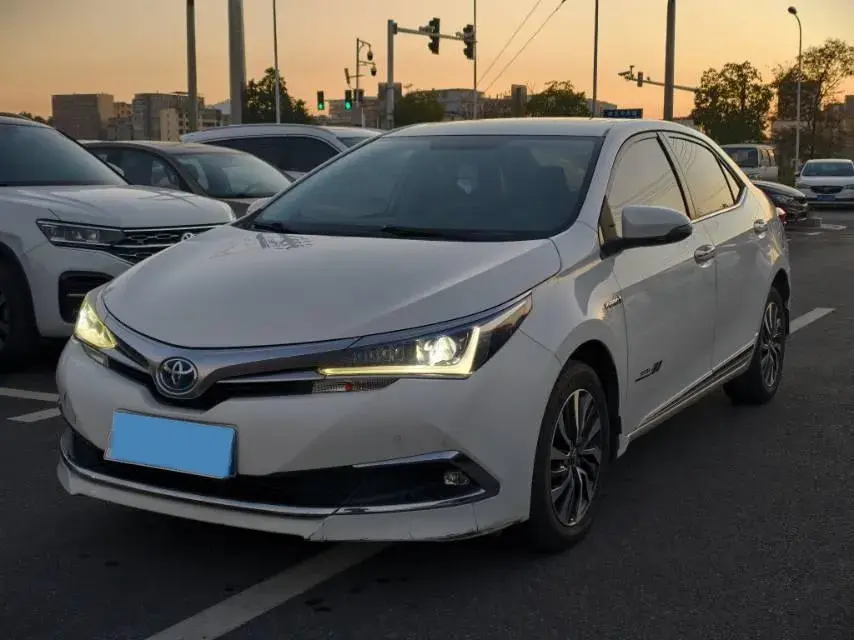 2018 Toyota Corolla 1.8L 99HP L4 E-CVT Hybrid